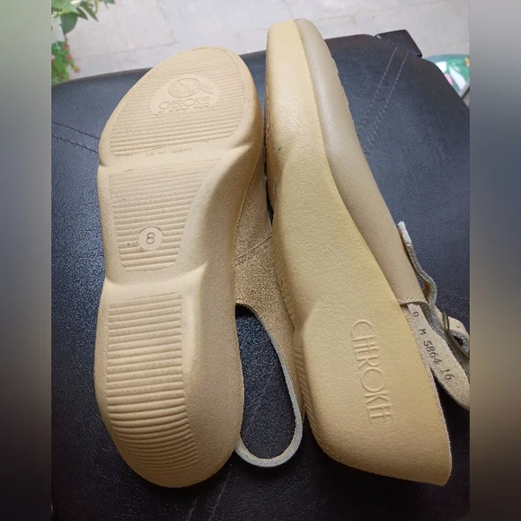 NWT.Cherokee Elegant Beige Slingback Wedge Sandals Size 8. - Picture 6 of 7